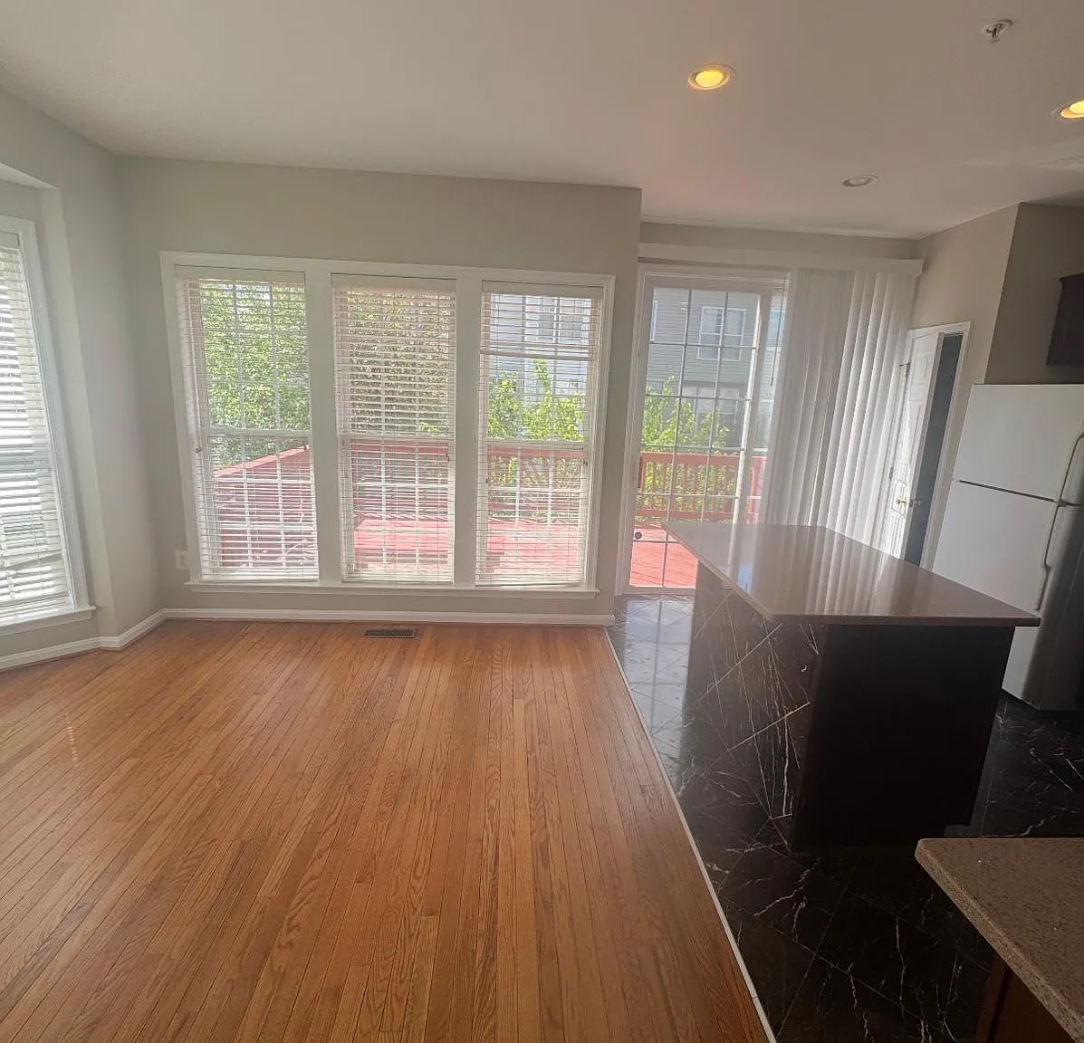 3 bed, 1440 sqft, $3,300 — Photo 4