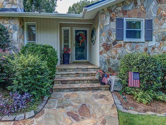 2nd image of 2053 SE Beechwood Dr