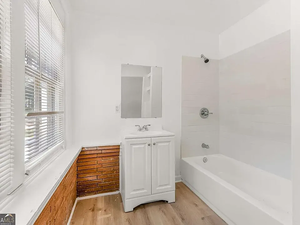 3 bed, 1328 sqft, $1,950 — Photo 3