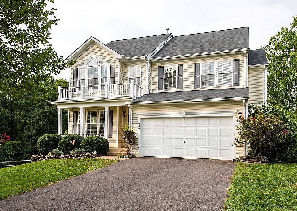 1st image of 958 Riverdale Cir