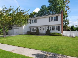 7 Ramsey Rd, Plainview, NY 11803