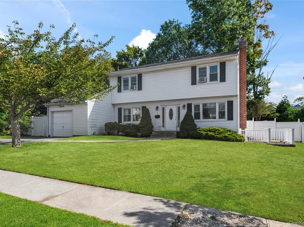 7 Ramsey Road, Plainview, NY 11803