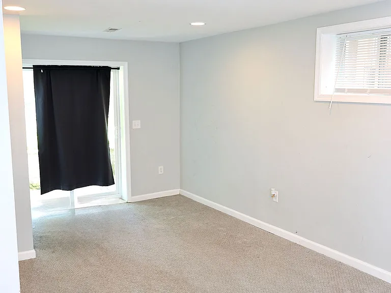 715 Somerset Pl NW — Photo 28