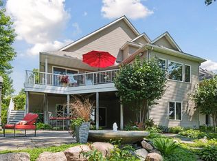 1439 Fairway Ct, Chaska, MN 55318