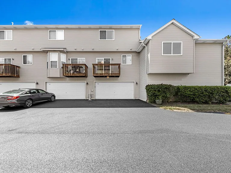 959 Ellsworth Dr — Photo 13