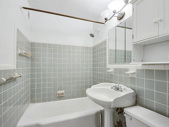 4th image of 408 W 34th St APT 1G