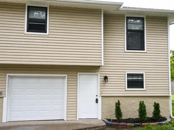 707 SW Ward Rd APT B, Lees Summit, MO 64081