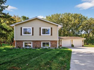 7744 Carnelian Ln, Eden Prairie, MN 55346