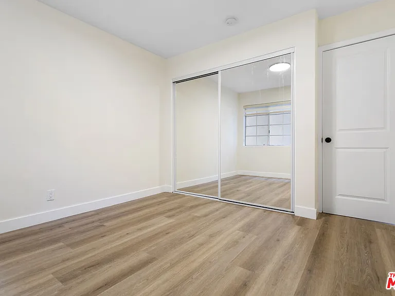535 W 4th St #110 — Photo 68