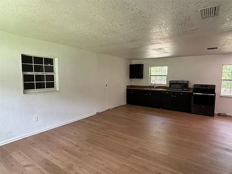 205 S Chandler Ave — Photo 6