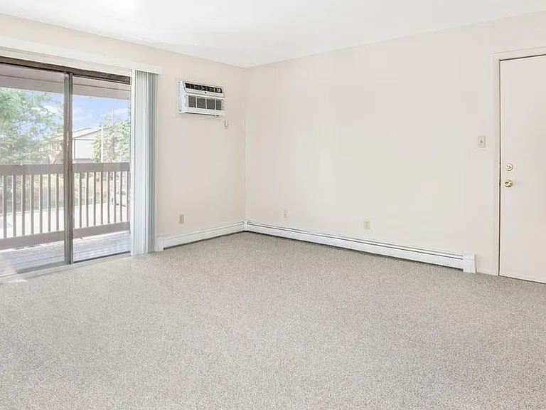 Wood Creek Apartments — Photo 15