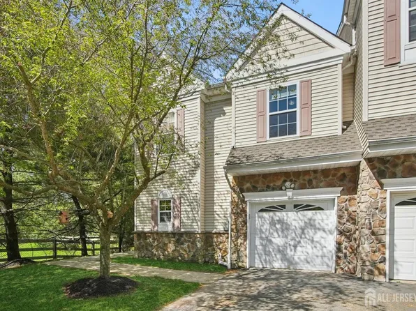 8 Russell Ct, Matawan, NJ 07747