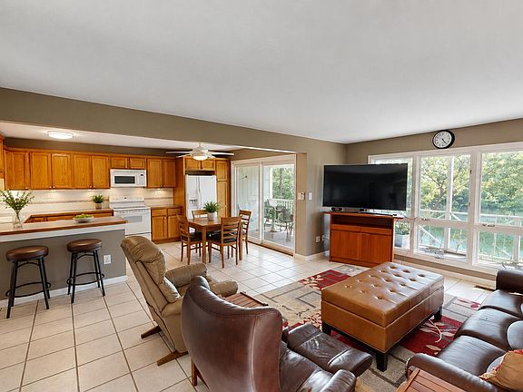 4th image of 97 Eagle Dr #4