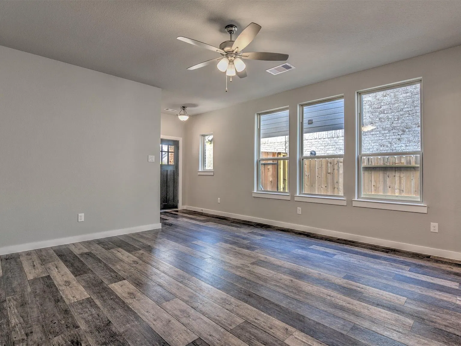 3 bed, 2.0 bath, 1602 sqft, $2,400 — Photo 4
