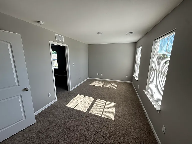 8176 Driftwood Loop — Photo 2