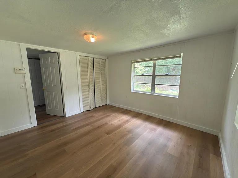 11521 Lucas St — Photo 6