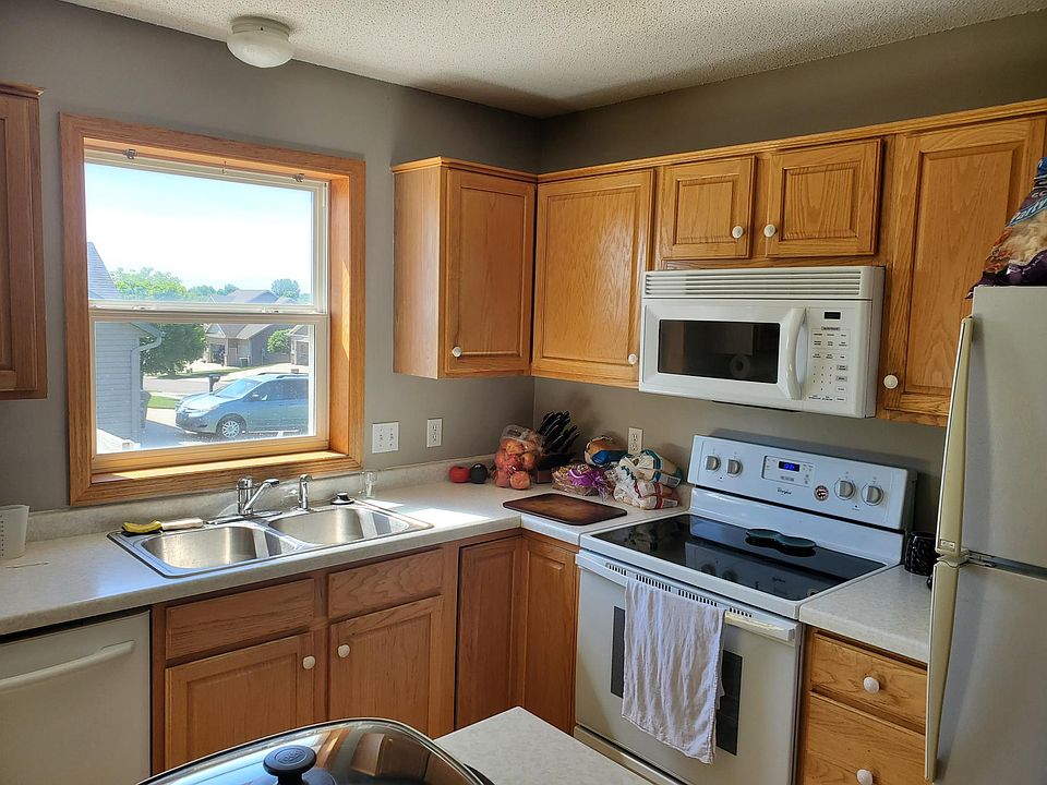 2nd image of 476 Manor Ridge Dr NW
