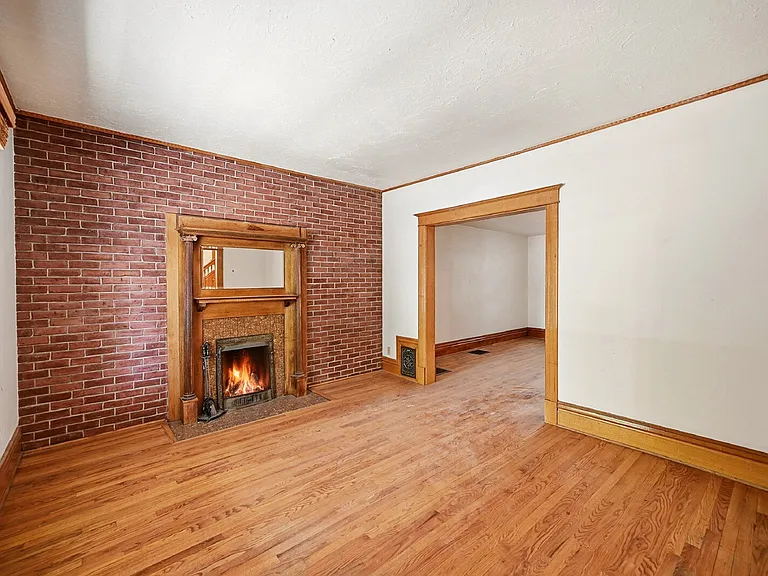 1233 Elizabeth St — Photo 6