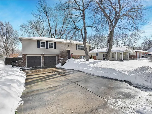 6015 Monrovia St, Shawnee, KS 66216