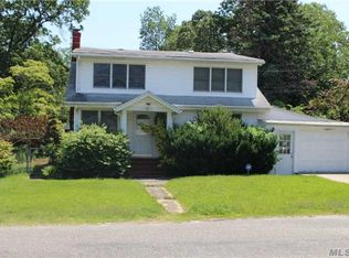 25 Hollis Dr, Sound Beach, NY 11789