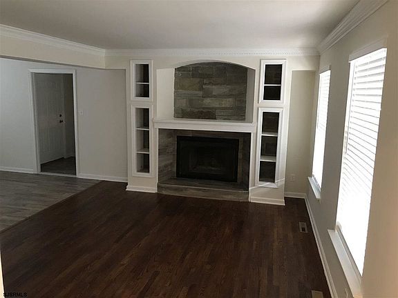 4th image of 401 Dennis Dr