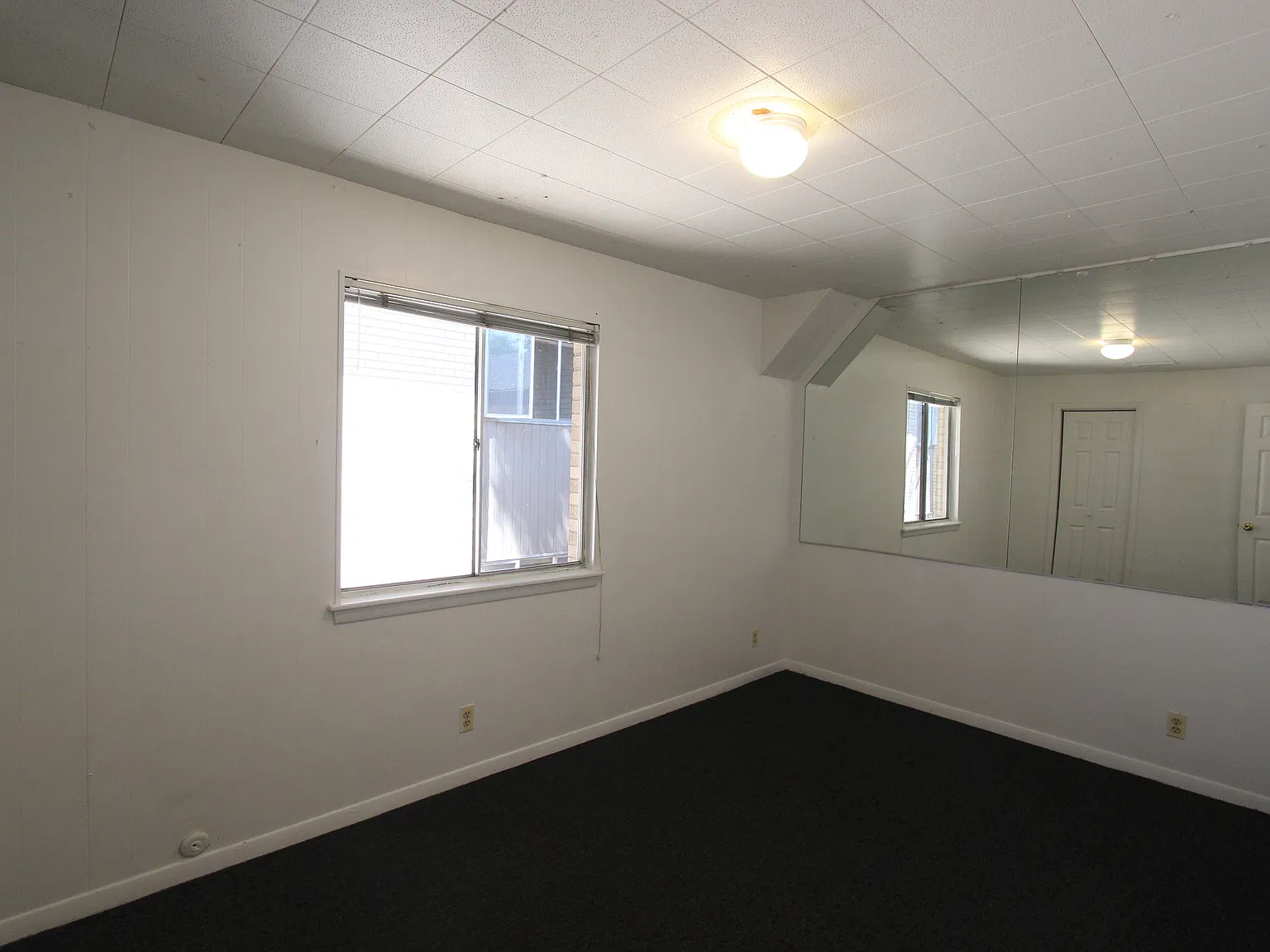 2 bed, 900 sqft, $3,400 — Photo 2