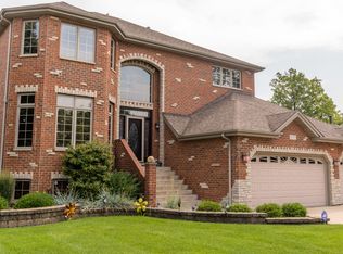 8935 Melvina Ave, Oak Lawn, IL 60453