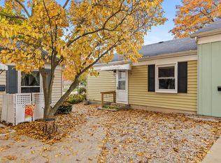 7722 Coachman Ln #68, Jenison, MI 49428