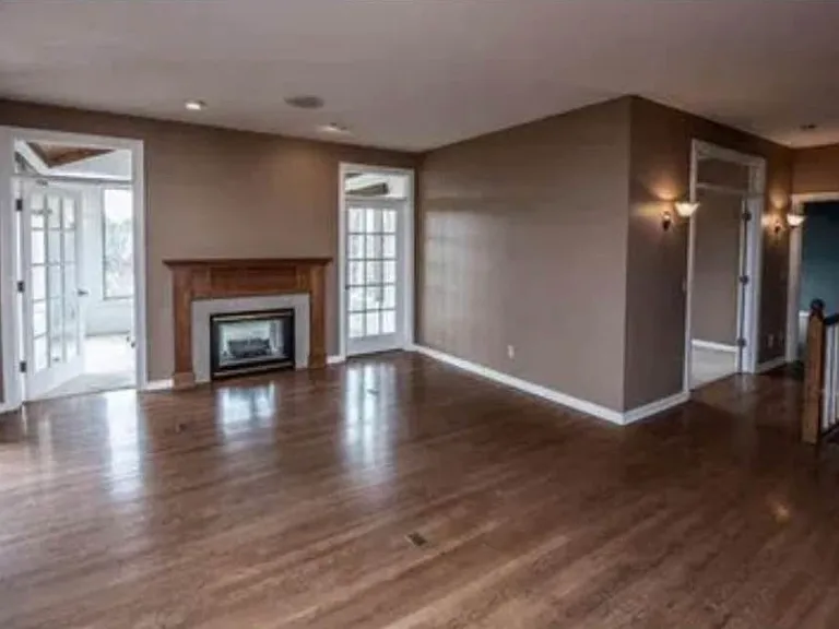 2077 Woodstone Dr — Photo 5