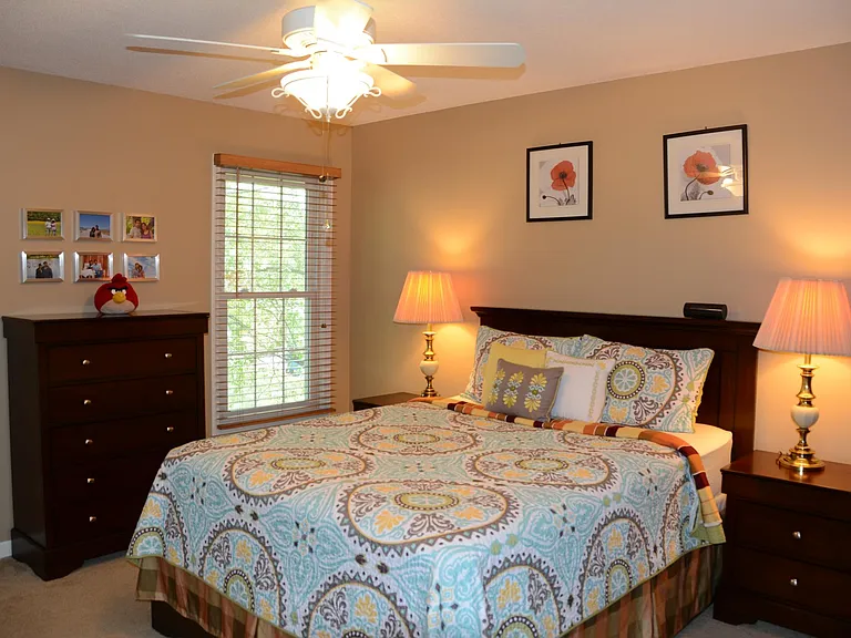 8811 Hawthorne Dr — Photo 12