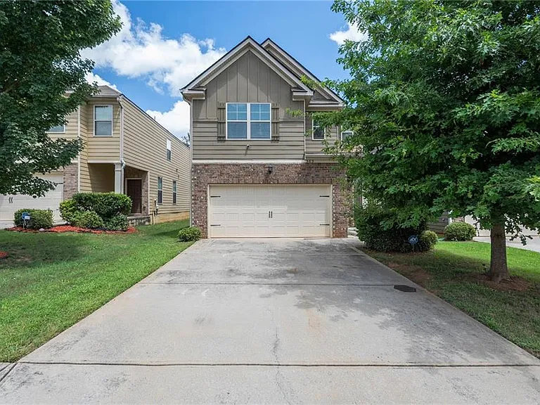 565 Dasheill Ln — Photo 1