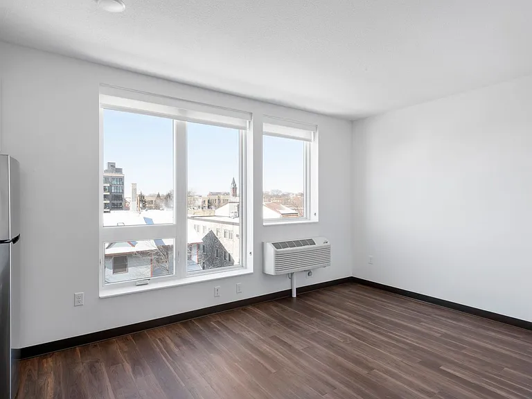Blaise Apartments — Photo 37