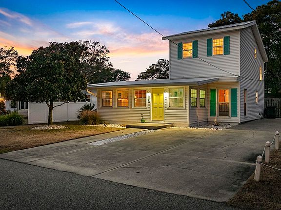 3rd image of 2306 Holly Dr.