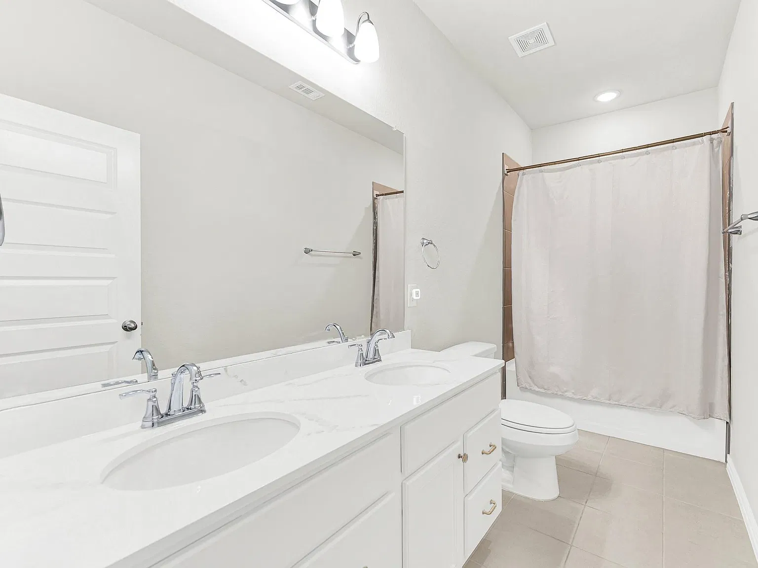 5 bed, 3255 sqft, $3,250 — Photo 3