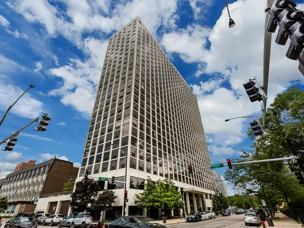 4343 N Clarendon Ave APT 2505, Chicago, IL 60613