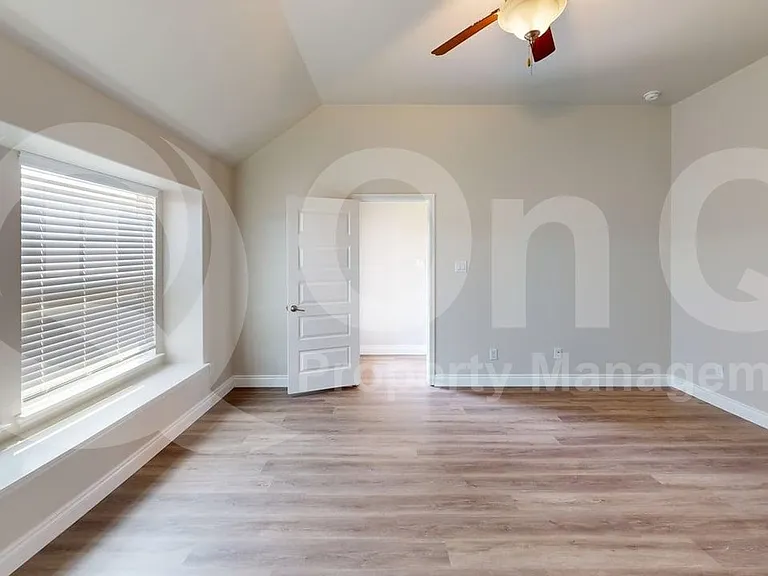 204 Rosewood Dr — Photo 10