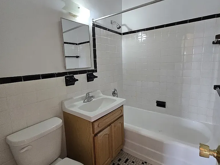 2015 Bruckner Blvd #6A — Photo 7