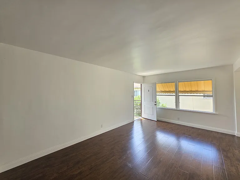 8706 Parthenia Pl #8 — Photo 12