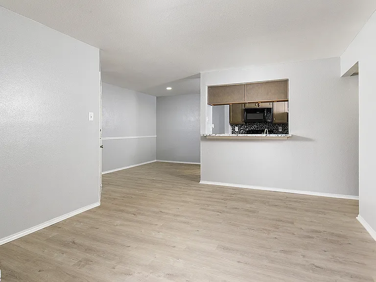 Stoneleigh Apartments — Photo 24