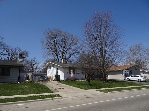 2nd image of 852 Monroe Ave