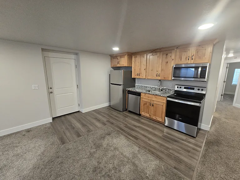 1481 N Arcadia Dr — Photo 3