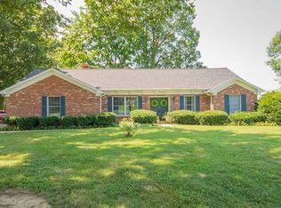 1061 N Hillcrest Rd, Vincennes, IN 47591