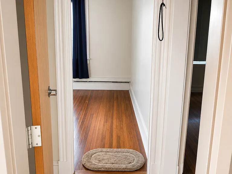 1067 Main St #4 — Photo 3