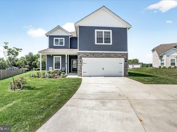 10042 Roulette Dr, Hagerstown, MD 21740
