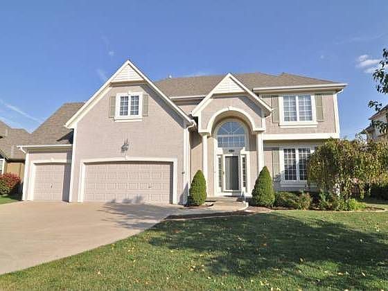 1st image of 428 NE Lakes Edge Dr