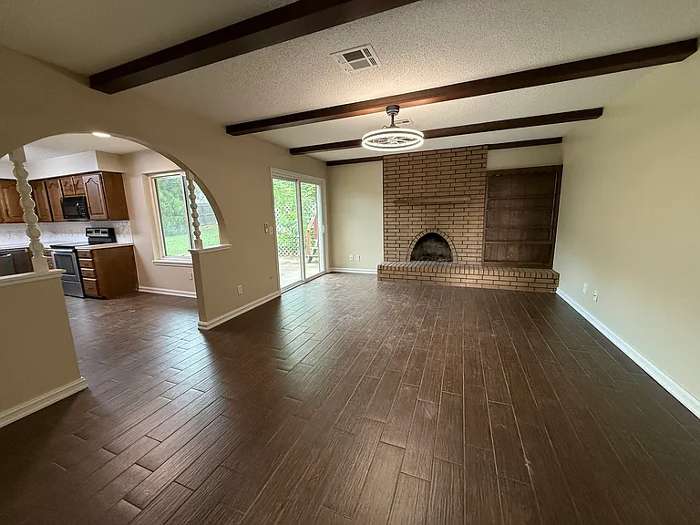 1623 E McElroy Pl — Photo 2