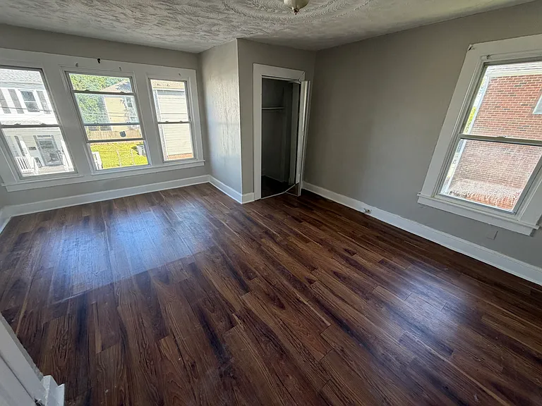 212 Owens St — Photo 6