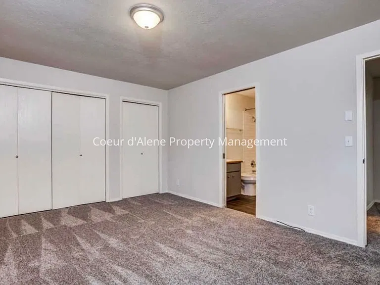 10230 N Hillview Dr — Photo 16