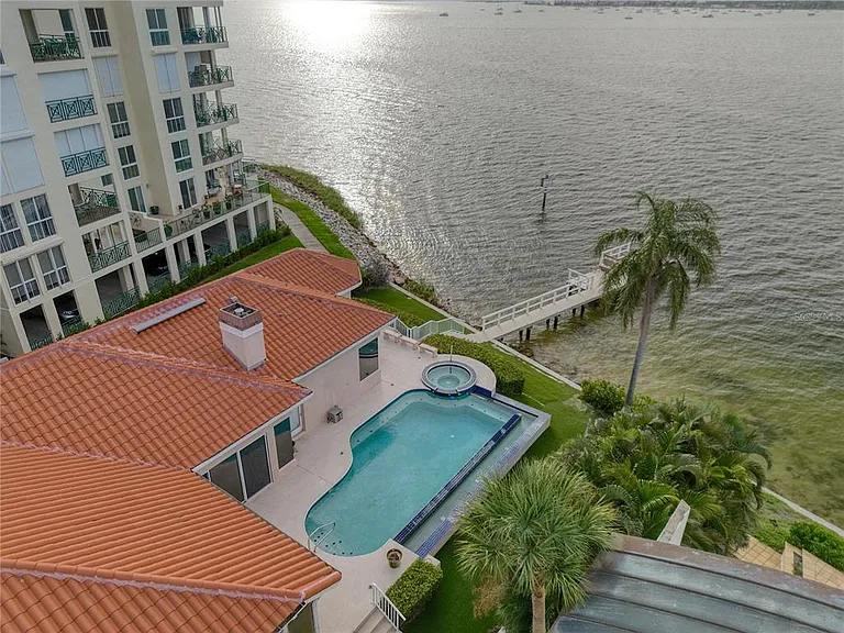 4709 Dolphin Cay Ln S — Photo 21