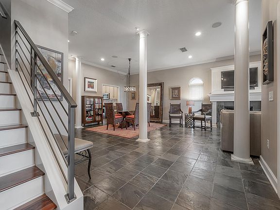 4th image of 4004 S Orleans Ave